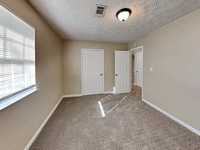 97 Royce Dr — Photo 15