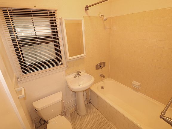 4th image of 202-21 2nd Ave #202