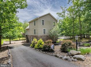 258 W Lake Valley Dr, Hazleton, PA 18202