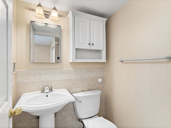 4th image of 443 Olian Dr