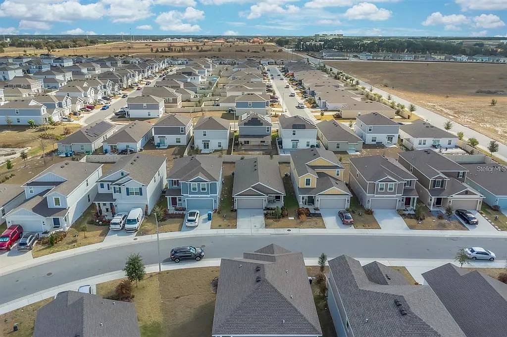 3 bed, 2.0 bath, 1469 sqft, $2,200 — Photo 2