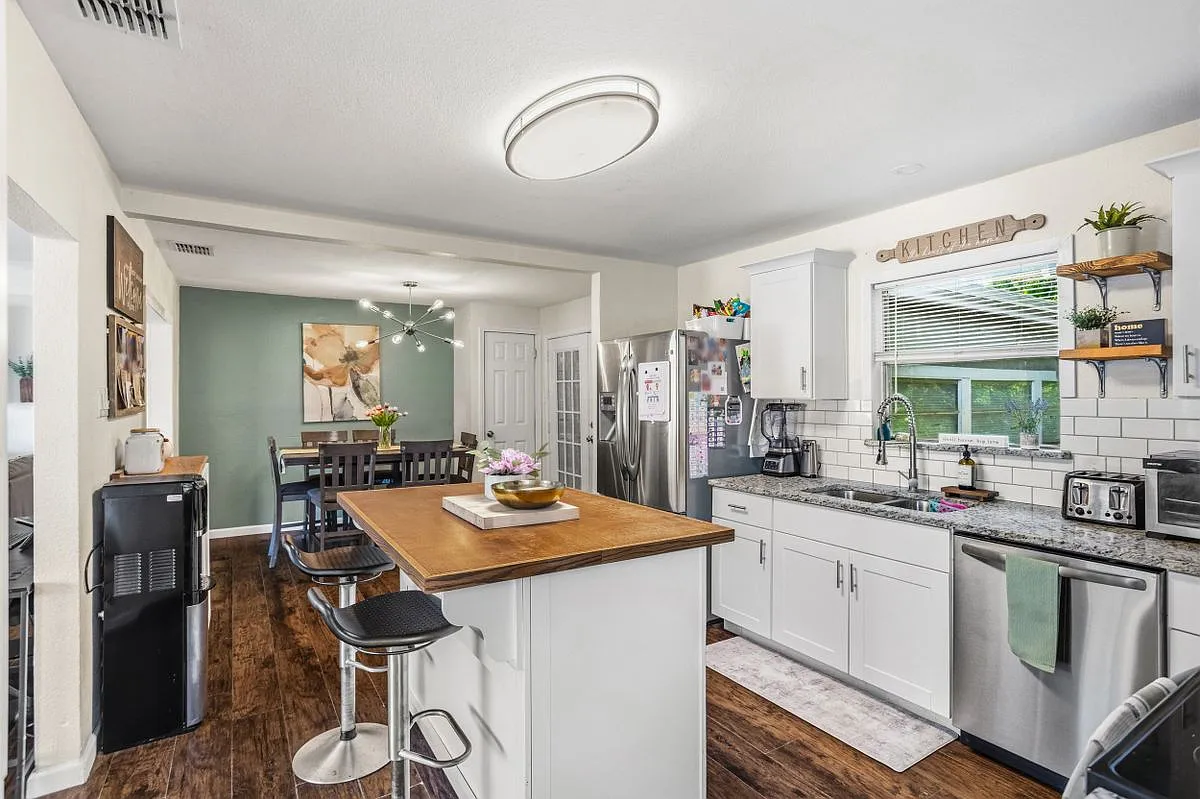 4 bed, 1.0 bath, 1738 sqft, $2,250 — Photo 1