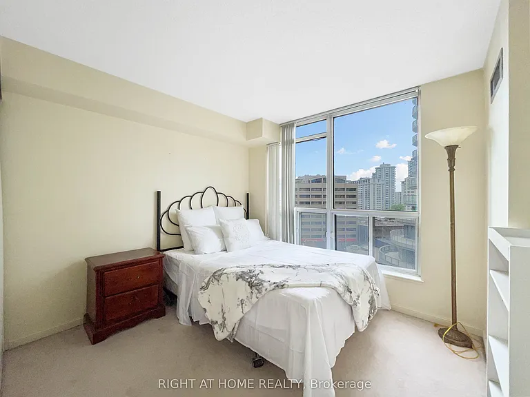 24 Wellesley St W #1113 — Photo 27
