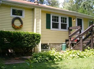 4 Cottonwood Trl, Sandy Hook, CT 06482