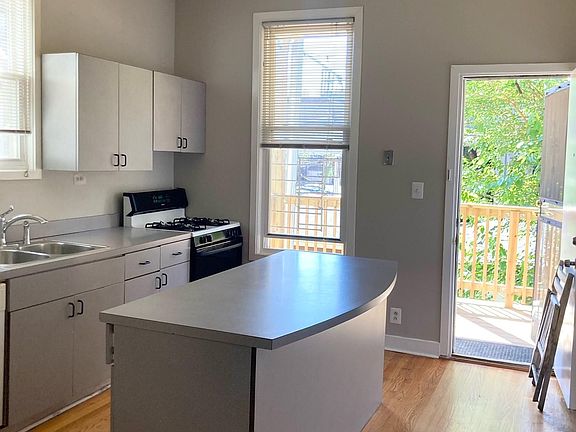 3rd image of 1019 W Newport Ave #2