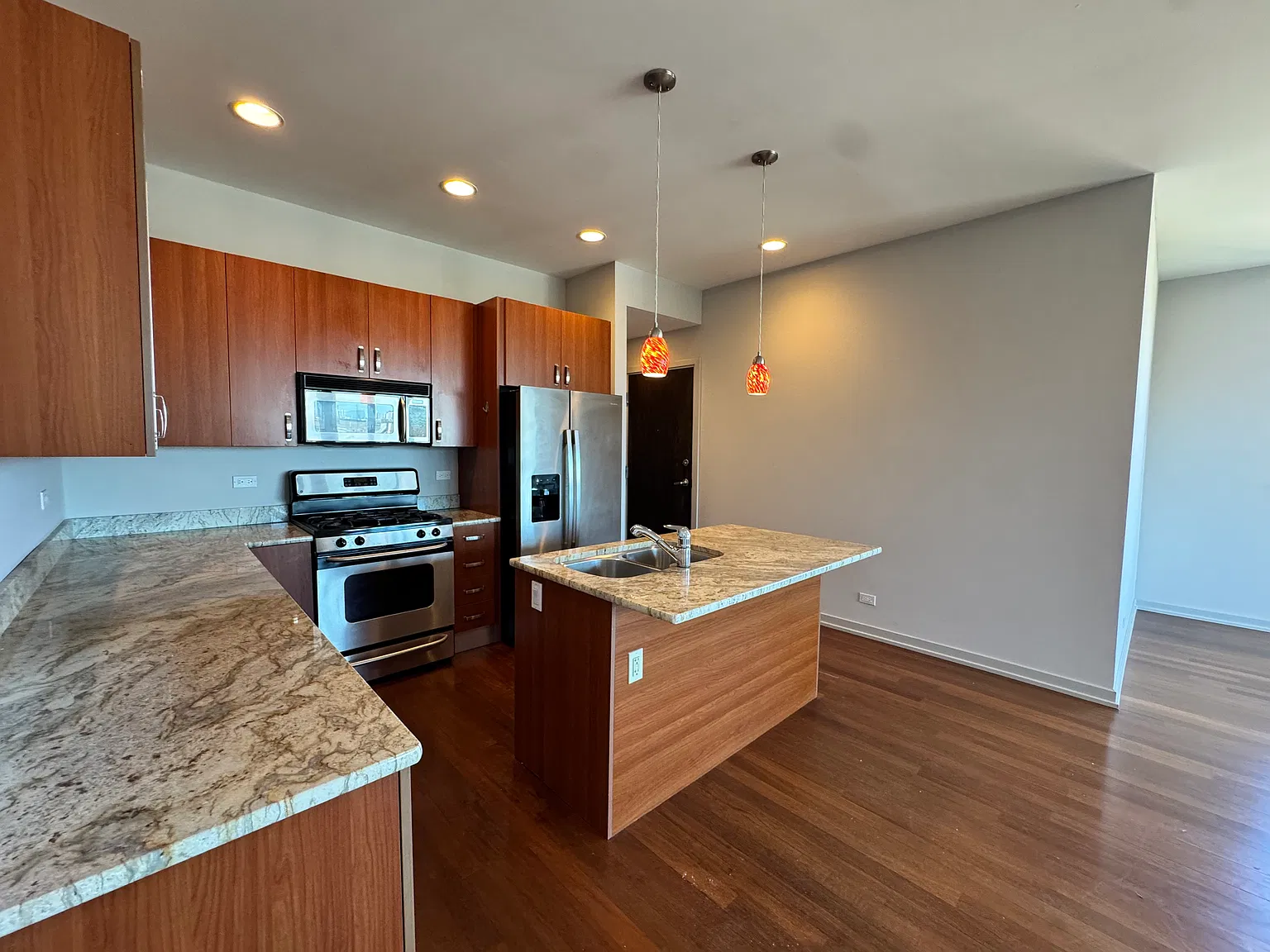2 bed, $3,500 — Photo 2
