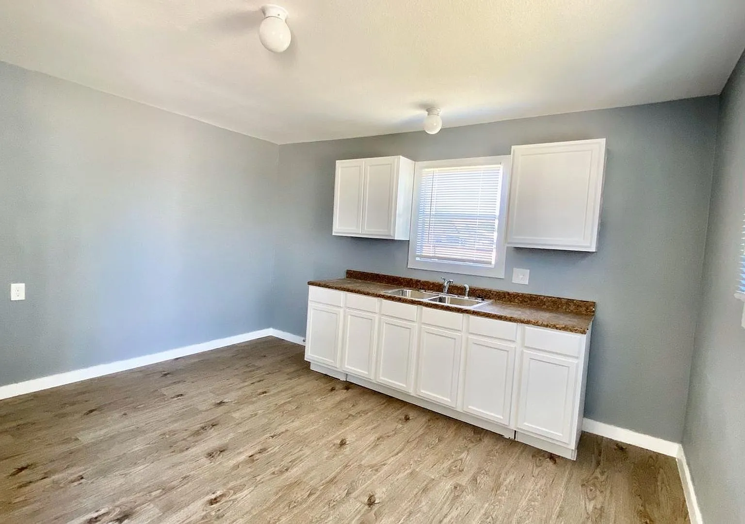 $0 First Month's Rent / $0 Deposit at Move-in — Photo 4
