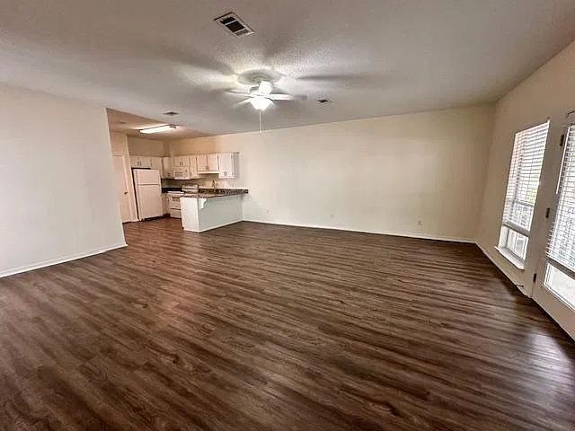 2 bed, 1104 sqft, $1,800 — Photo 2