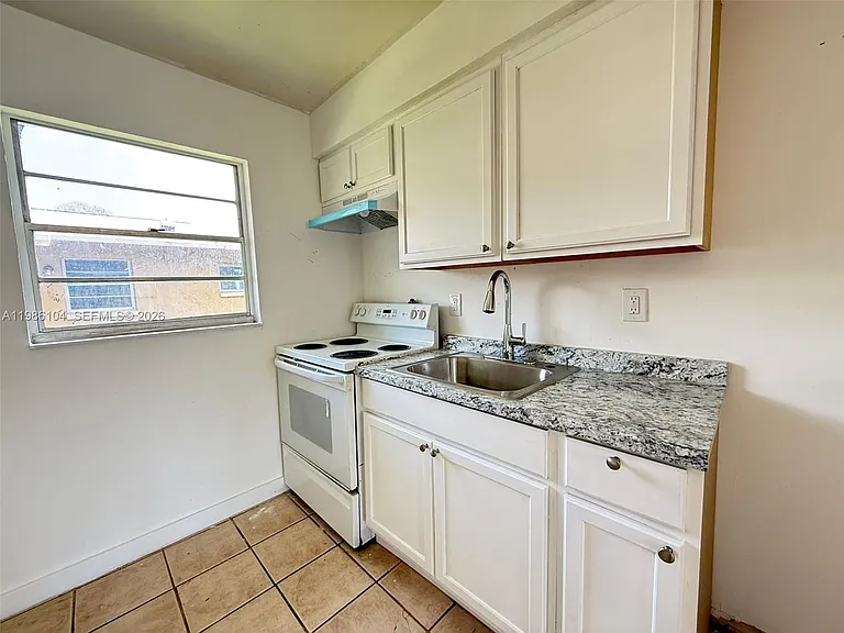 1703 Palm Dr #A — Photo 3