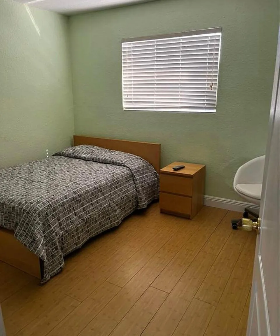 2 bed, 1.0 bath, 680 sqft, $1,900 — Photo 2