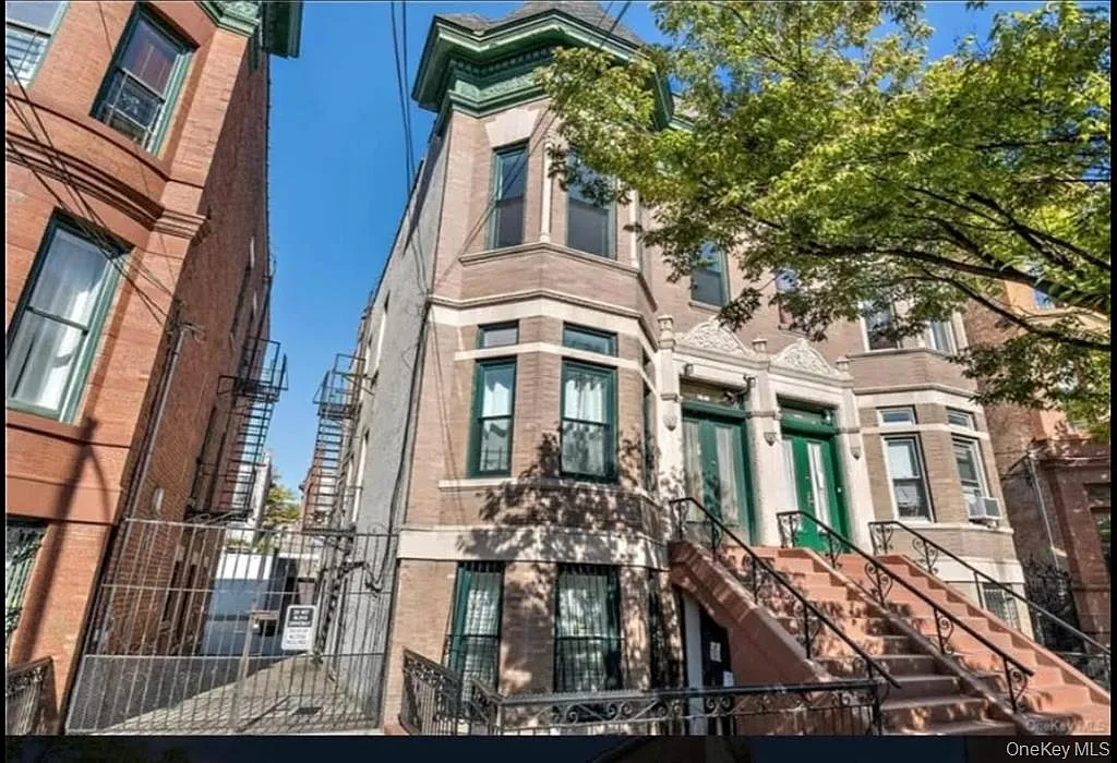 Kelly St, Bronx — Photo 1