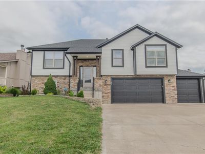 411 Eagle Glen Dr, Raymore, MO, 64083
