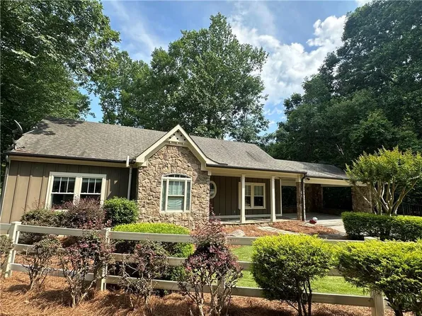 100 Blue Ridge Pl, Lavonia, GA 30553