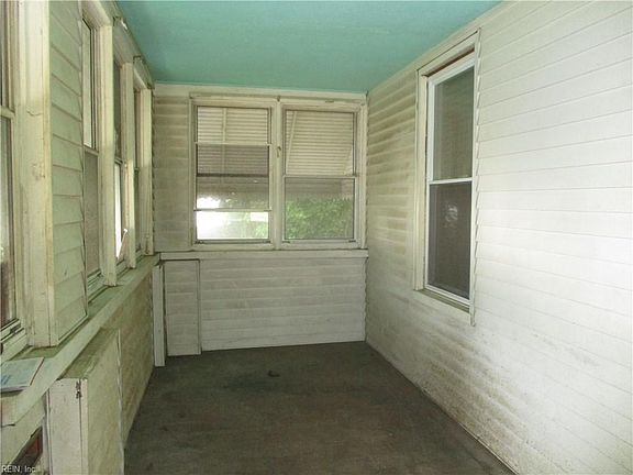 3rd image of 2104 Elm Ave