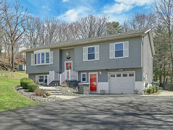 4th image of 17 Massachusetts Dr