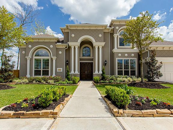 2nd image of 26 Lake Como Dr