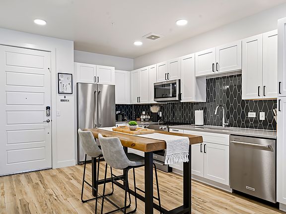 4th image of 2851 W 52nd Ave #302