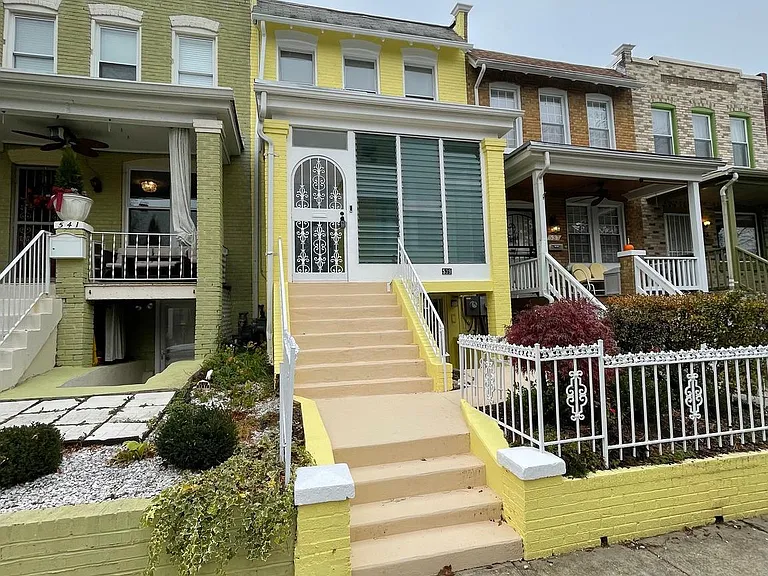 539 24th St NE — Photo 2