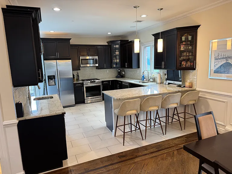 251 Marion Ave — Photo 6