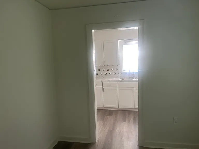 274 Redwood Ave — Photo 10