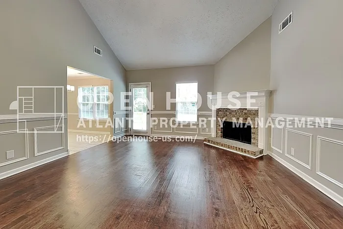 3 bed, 2.0 bath, 1737 sqft, $2,100 — Photo 3