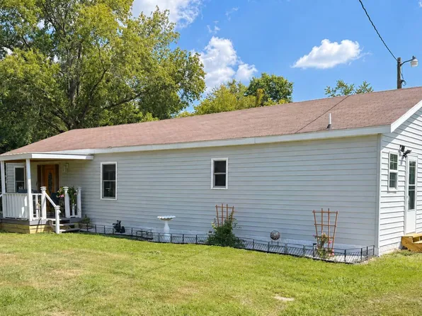 1070 County Road 555 E, Wayne City, IL 62895
