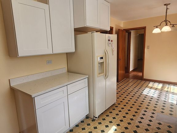 5th image of 8756 S Saginaw Ave #1