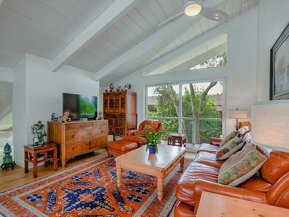 4th image of 688 Club House Dr