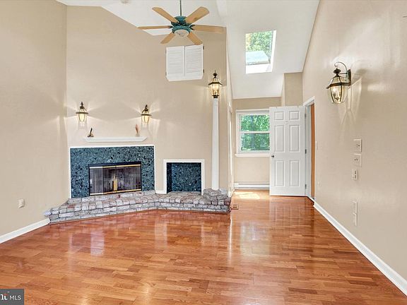 4th image of 552 Oriole Ct