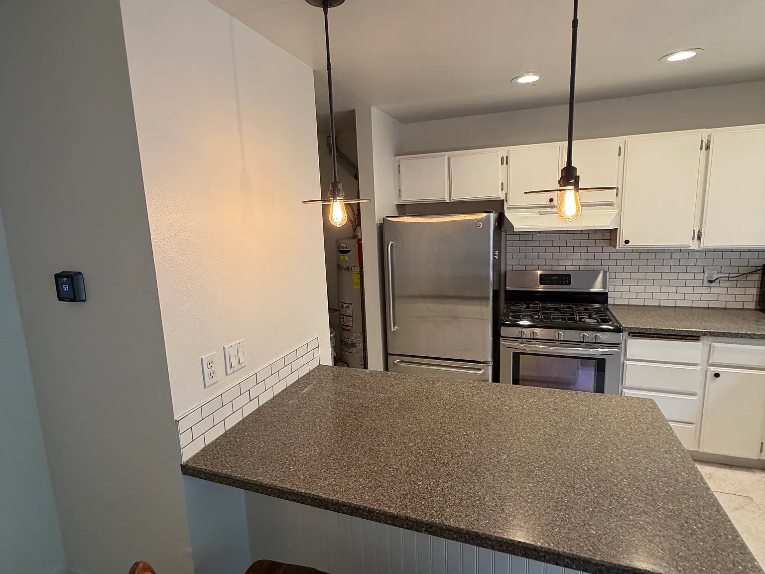 3 bed, 1.5 bath, 1100 sqft, $2,250 — Photo 3