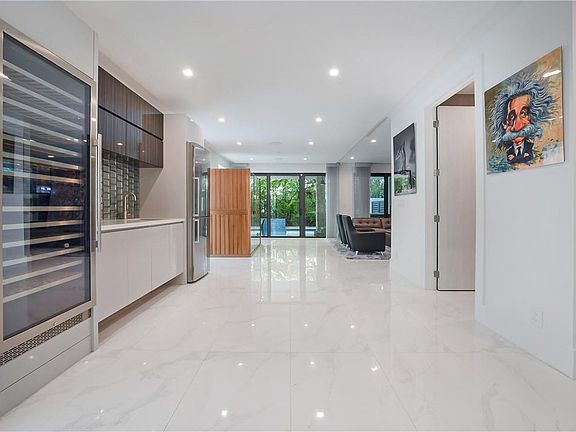 2nd image of 106 NE 16th Terrace #106