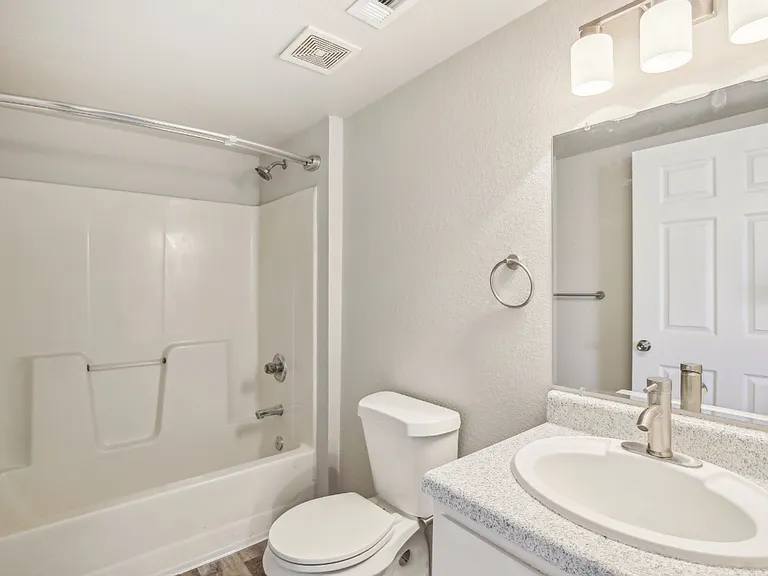 Prospector's Point Apartments — Photo 16