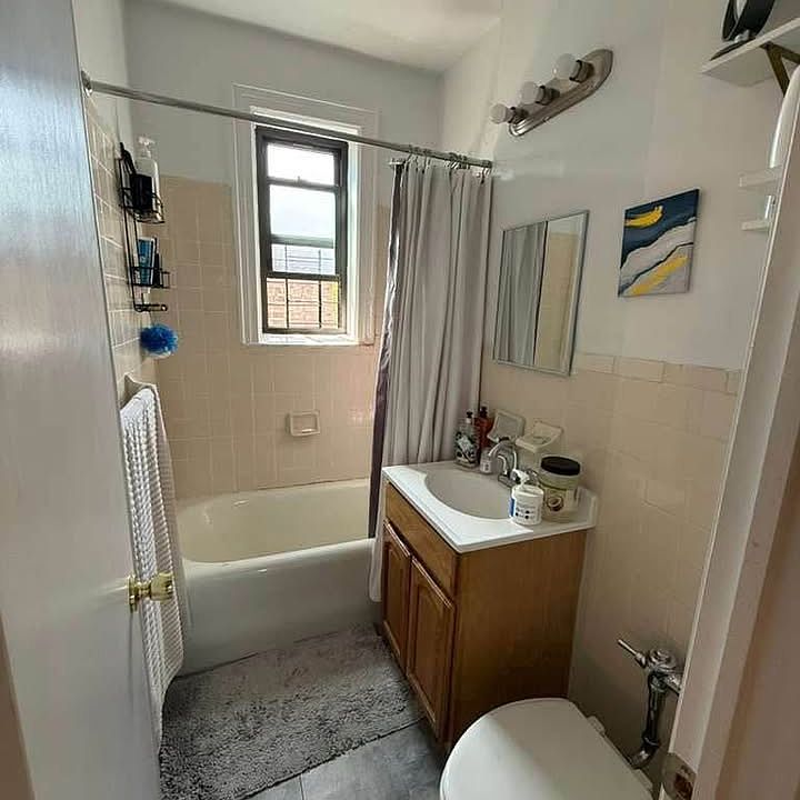 1st image of 802 Howard Ave #1B