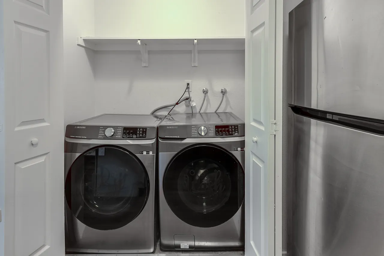 3 bed, 1100 sqft, $3,100 — Photo 2