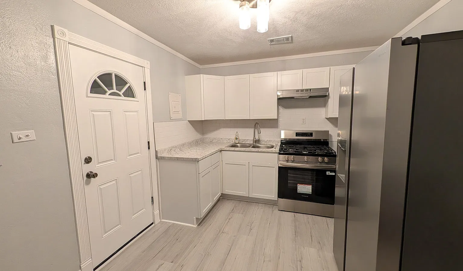208 Spencer Place, Unit A — Photo 2