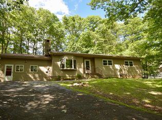 121 Jungfrau Dr, Henryville, PA 18332