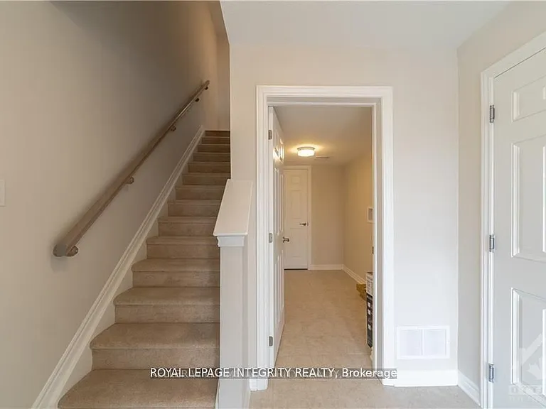2014 Leinster Cir — Photo 3