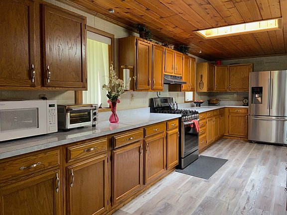 2nd image of 271 W 13th St