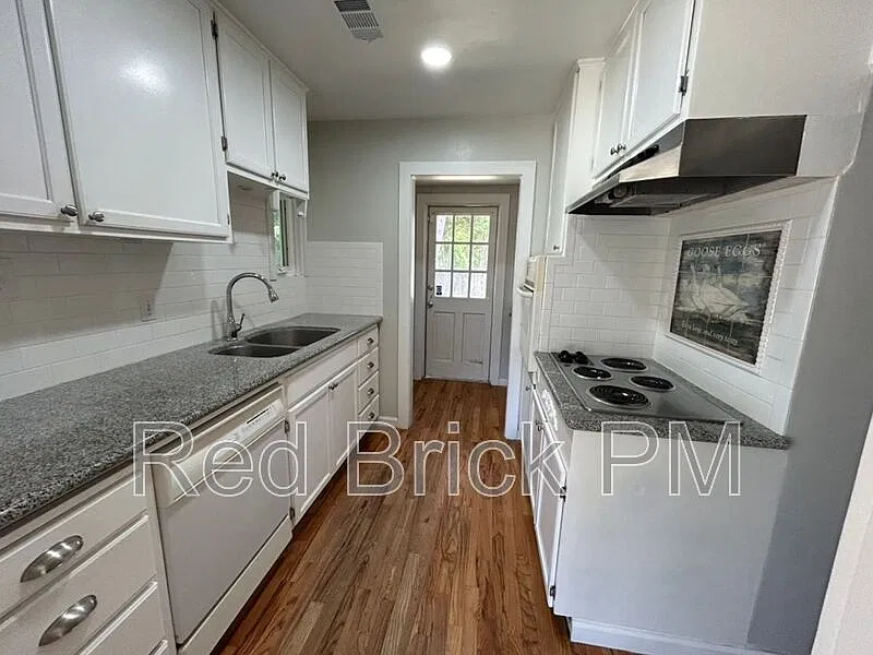 2 bed, 1.0 bath, 1084 sqft, $1,650 — Photo 4