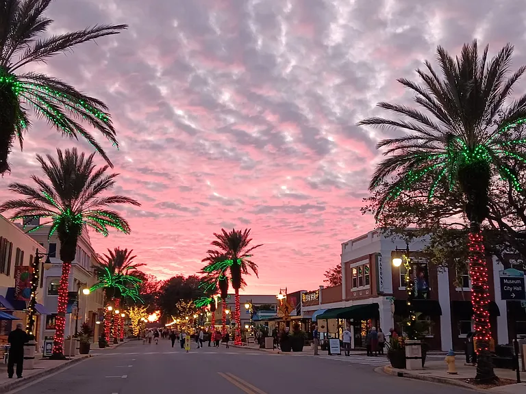 Downtown New Smyrna beach is stunning. Enjoy wonderful restaurants shops and nightlife.