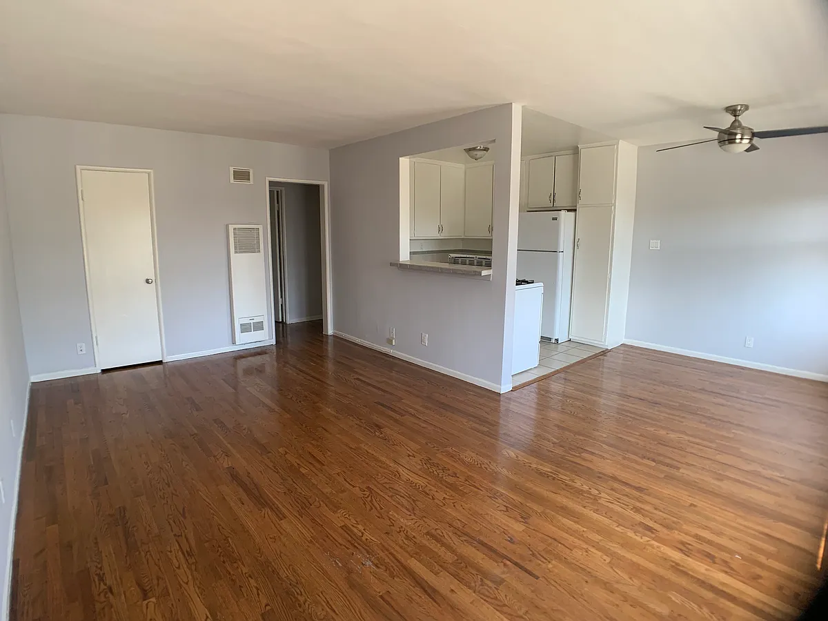 Building Photo - 7151 Fountain Ave #2