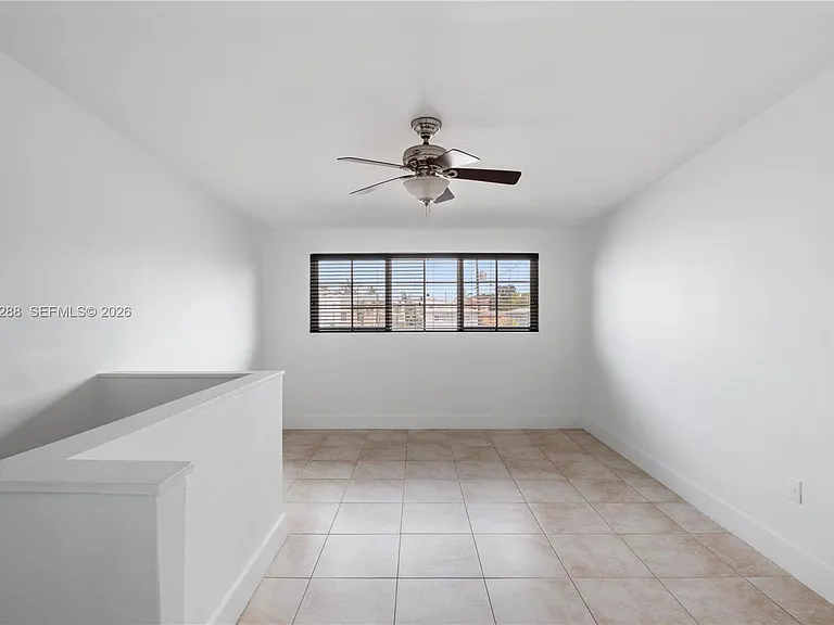 932 SW 6th St #5 — Photo 16