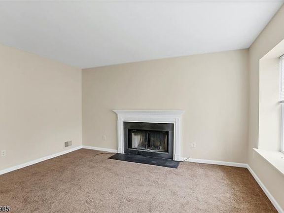 4th image of 100 Eric Ct