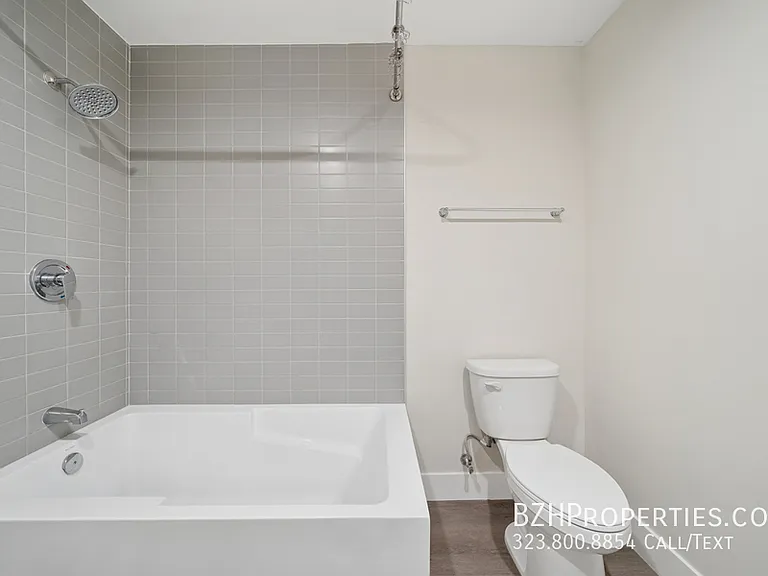 1223 N Hayworth Ave — Photo 18