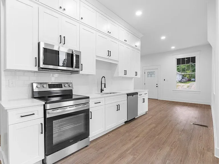 1503 N Chamberlain Ave — Photo 6