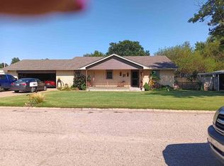 304 N Summit St, Tonkawa, OK 74653