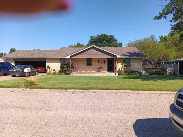 304 N Summit St, Tonkawa, OK 74653