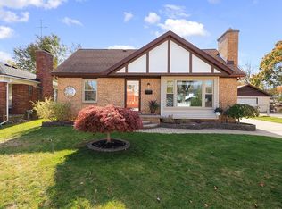 21920 Stephens St, Saint Clair Shores, MI 48080