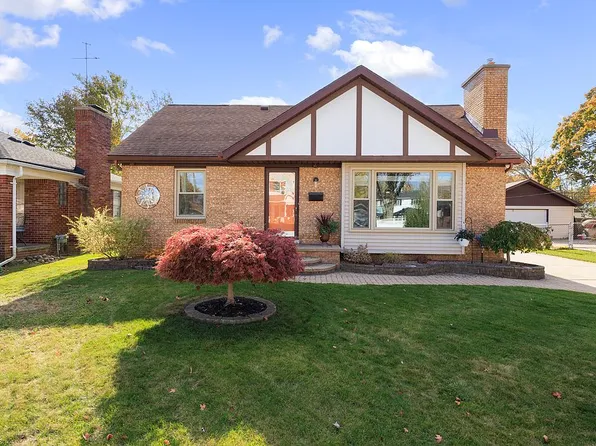 21920 Stephens St, Saint Clair Shores, MI 48080