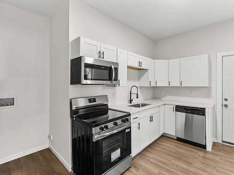 1339 Mooberry St — Photo 3